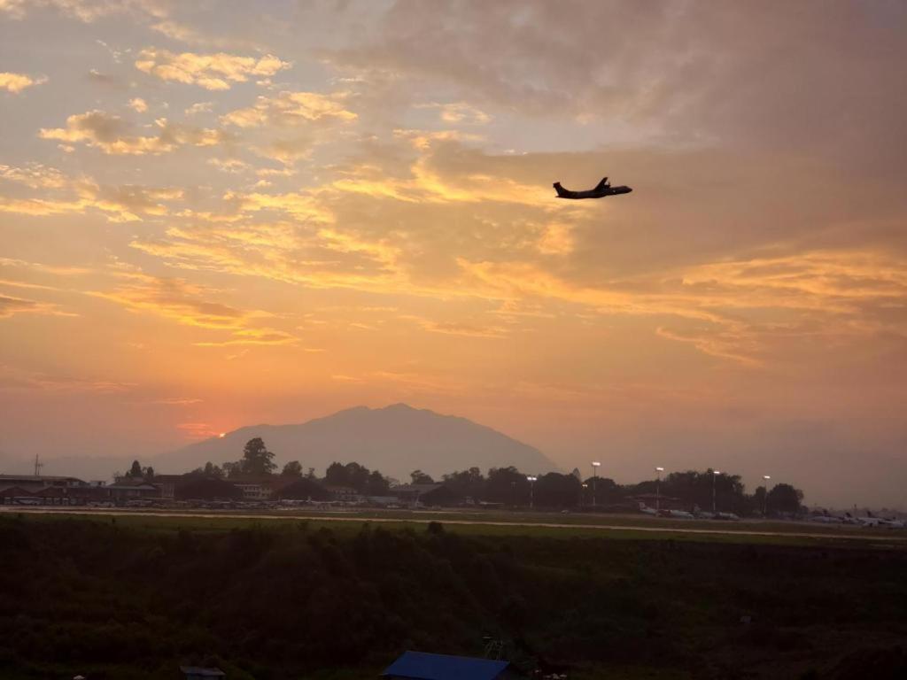 Kathmandu Airport View Hotel And Lodge 외부 사진